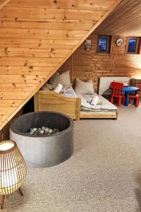 Postel nebo postele na pokoji v ubytování Chalet Studenec by Interhome