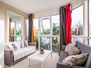 Χώρος καθιστικού στο Apartment Les Balcons de la Rance by Interhome