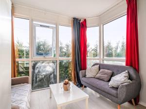 Χώρος καθιστικού στο Apartment Les Balcons de la Rance by Interhome