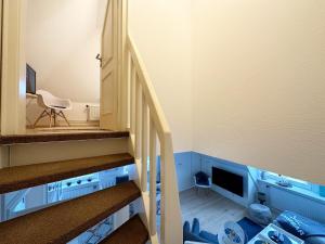 TV a/nebo společenská místnost v ubytování Landhaus Süderhof App 15 in Keitum mit Pool und Sauna