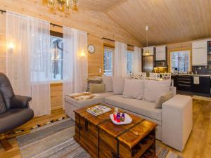 Χώρος καθιστικού στο Holiday Home Piin pirtti by Interhome