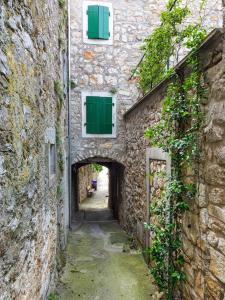 Fotografie z fotogalerie ubytování Shisha Stone House v Murteru