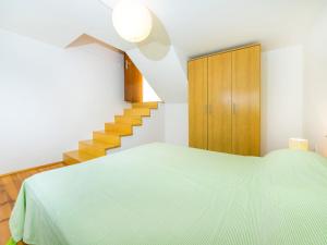 Postel nebo postele na pokoji v ubytování Shisha Stone House