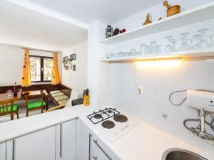 Kuchyň nebo kuchyňský kout v ubytování Shisha Stone House
