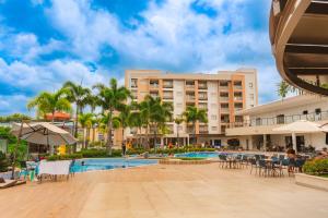 a resort with a swimming pool and palm trees at Alta Vista Thermas - OFICIAL in Caldas Novas