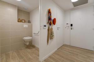 a white bathroom with a toilet and a shower at Résidence de Nogent sur Marne in Nogent-sur-Marne +9 photos