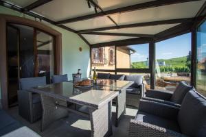 Posezení v ubytování Grande maison de vacances L'Orée des Vignes