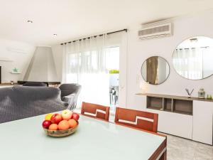 ペニスコラにあるHoliday Home Villa Miami by Interhomeのキッチン、リビングルーム(フルーツボウル付) +18枚の写真