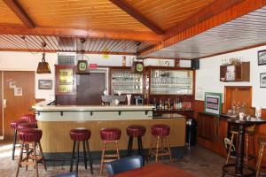 Lounge o bar area sa Pension Rodenburg