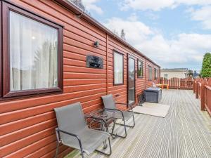 Rõdu või terrass majutusasutuses Chalet Cairn View by Interhome