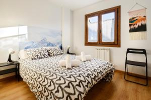Postel nebo postele na pokoji v ubytování Apartamento de montaña y ESQUÍ en el Pirineo Aragonés, Villanúa - WIFI + 29 fotografií