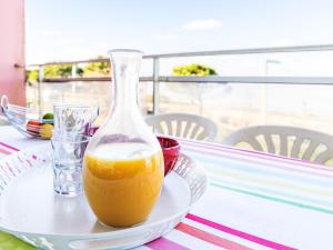 アングレットにあるApartment Mer et Golf-5 by Interhomeのオレンジジュース1本 +16枚の写真