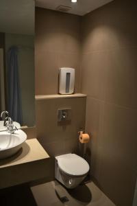 A bathroom at Bulhotel Pritzker Apartment Még 37 kép