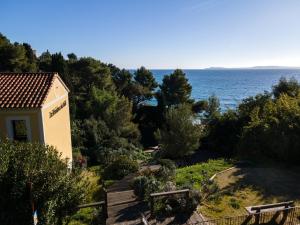 a building with a view of the ocean at La Résidence du Bailli in Rayol-Canadel-sur-Mer