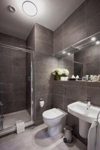 Kupatilo u objektu Glenroyal Hotel