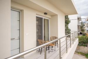 Rõdu või terrass majutusasutuses Selas Spacious fully equipped 3 BDR Apt by Hospi