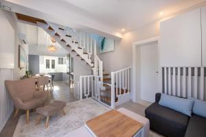 Posezení v ubytování Villa Mareli - Beachside Villa with Heated Pool