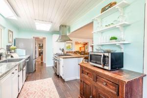 a kitchen with a microwave on top of a counter at Sierra Vista Lookout Lodge for 8 people with Hot tub, deck and trail to waterfalls in North Fork