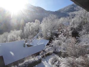 an aerial view of a house in the snow at chambre d'hôte calme au milieu d'un jardin au Freney d'oisans in Le Freney-dʼOisans