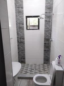 Bilik mandi di Inception Lodge +39 gambar