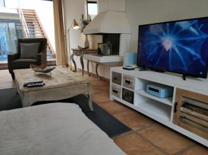 Et tv og/eller underholdning på Villa Paola