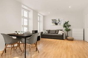 a living room with a table and a couch at Dinbnb Apartments I 500m to Bryggen in Bergen
