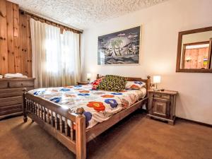 Postel nebo postele na pokoji v ubytování Apartment Casa Rossa by Interhome