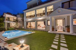 Πισίνα στο ή κοντά στο Vista Mare Villa by Estia
