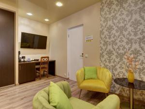 a living room with a couch and a table and chairs at Narva-Jõesuu Medical Spa in Narva-Jõesuu