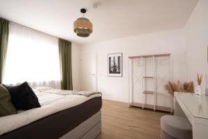 Katil atau katil-katil dalam bilik di Ferienwohnung mit Garten-Terrasse-Grill-WiFi-Parkplatz-Baby-Kinder Bostalsee