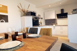 Dapur atau dapur kecil di Ferienwohnung mit Garten-Terrasse-Grill-WiFi-Parkplatz-Baby-Kinder Bostalsee