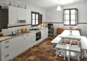 Kuchnia lub aneks kuchenny w obiekcie Luxury Villa in Málaga - Private Pool