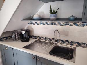 a kitchen with a sink and a counter top at Dartmouth Diddy House in Dartmouth