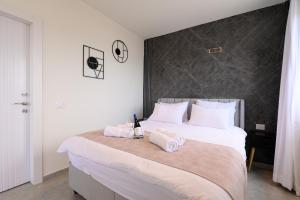 a bedroom with a large bed with towels on it at וילה מינרל villa mineral in Neve Zohar +17 photos