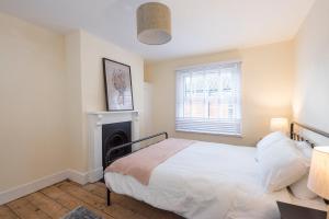 Postel nebo postele na pokoji v ubytování Culberry Cottage, Southwold