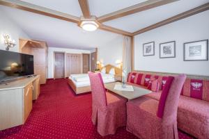 TV a/nebo společenská místnost v ubytování Hotel Regina
