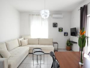 Гостиная зона в Chania Locals Flat