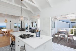 Φωτογραφία από το άλμπουμ του The Shore House, a newly built beach house with private pool σε Scarborough