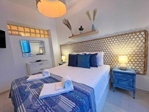 a bedroom with a large bed with towels on it at Casa Alice - Olhão By Junto ao Mar in Olhão