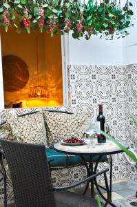 Posezení v ubytování Casa Salinas, Elegant Flat w patio in Taviras Historical Centre