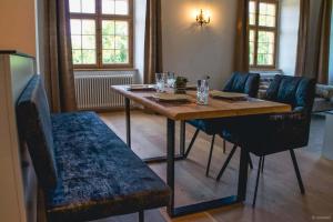 Posezení v ubytování Luxurious Castle Retreat in Austria Little Versailles with Nearby Spas