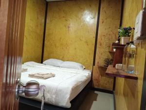 Postel nebo postele na pokoji v ubytování Libong de loft ลิบงเดอลอฟท์