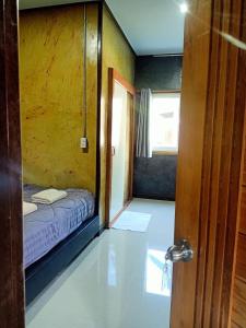 Postel nebo postele na pokoji v ubytování Libong de loft ลิบงเดอลอฟท์