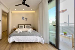 Ένα ή περισσότερα κρεβάτια σε δωμάτιο στο Riviera Escape Penthouse Suites +15 φωτογραφίες