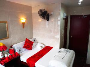 Llit o llits en una habitació de Dhillon Hotel -Guest House & Hostel