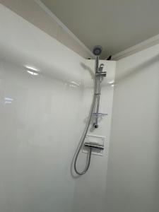 a hose hooked up to a wall in a bathroom at PRACHTiG CHALET MEREL in Westerland +39 photos