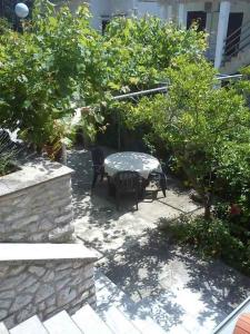 Ein Garten an der Unterkunft Apartments in Mali Losinj 14985