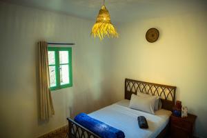 Giường trong phòng chung tại Easy Going Imsouane