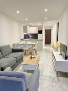 Køkken eller tekøkken på JUAN LES PINS - 4 people - swimming pool