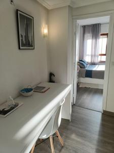 Łóżko lub łóżka w pokoju w obiekcie Apartamento Shenzhen en Astorga Camino de Santiago Cochera bicis